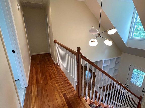 5th image of 345 Woodland Ave