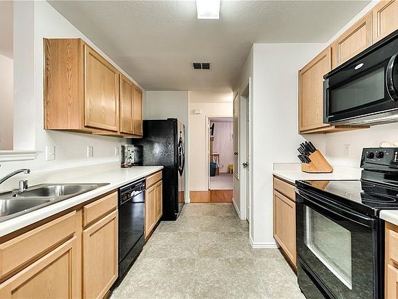 5th image of 1405 Primrose Ln