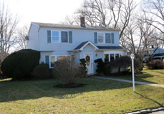 2nd image of 290 Curtis Ave