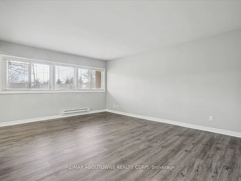 2354 Queensway Dr #2 — Photo 5