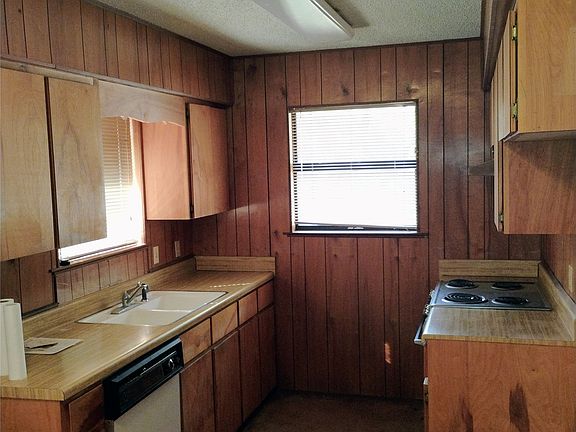 5th image of 909 Live Oak St