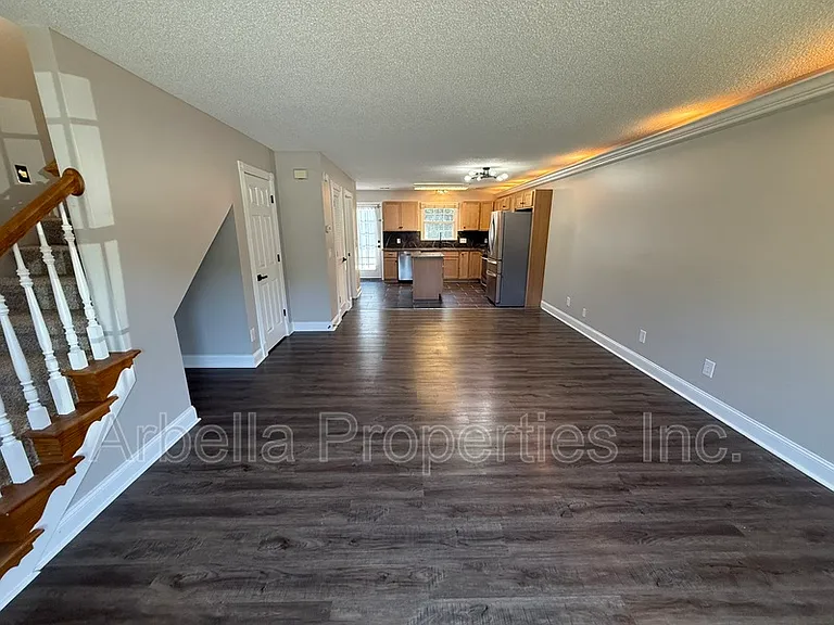 1735 Blakewood Ct — Photo 4