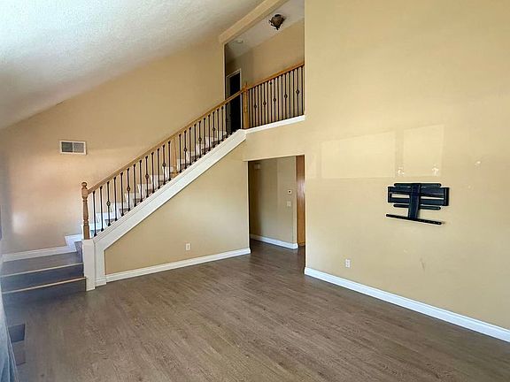 3rd image of 15189 Palisade St