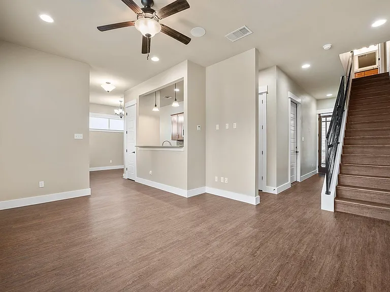 1704 Cedar Bend Dr #5B — Photo 3