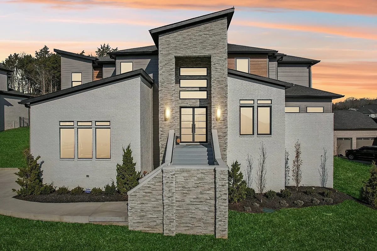 Building Photo - 6100 Lookaway Cir