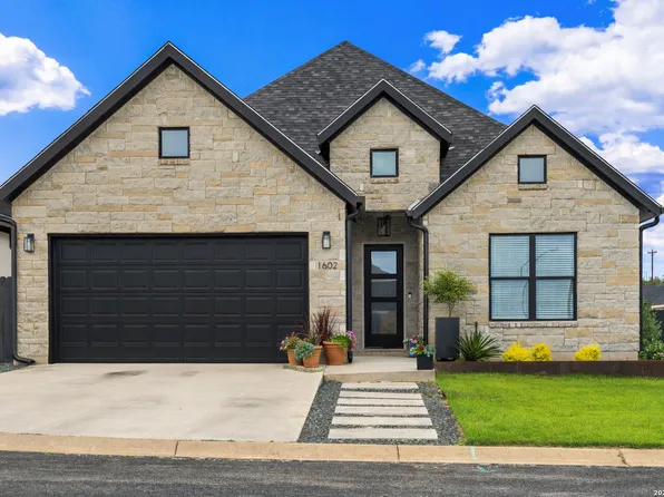 1602 Redwood Court, Fredericksburg, TX 78624