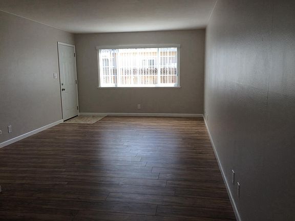 5th image of 469 Roosevelt Ave APT C