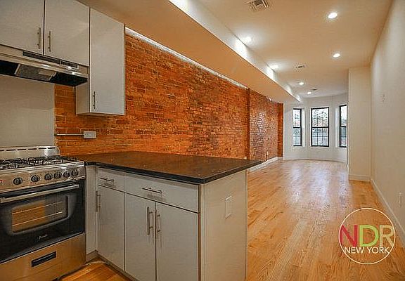 4th image of 528 Kosciuszko St #1