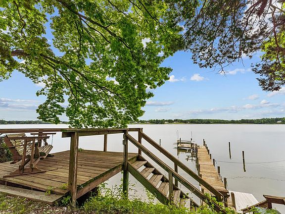 2nd image of 183 Hickory Point Dr