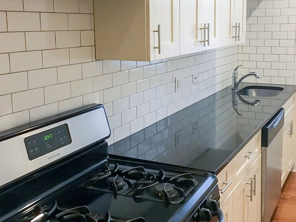 1st image of 853 W Cornelia Ave #1SW