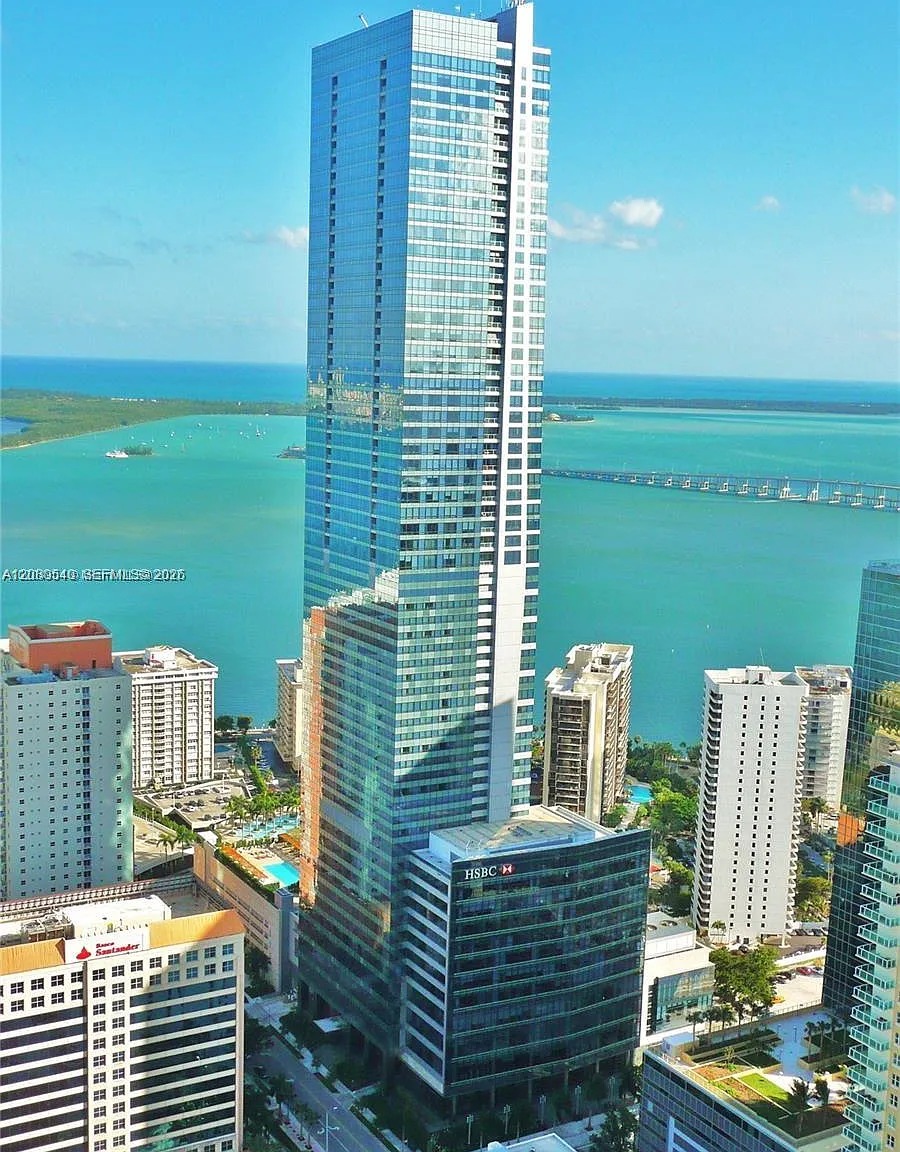 Millennium Tower Condomin — Photo 3