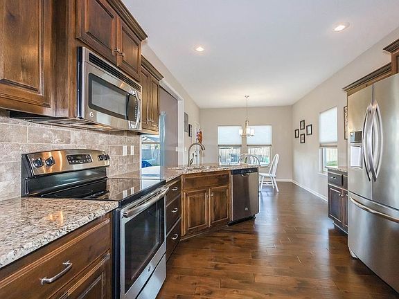 4th image of 816 Solomon Dr