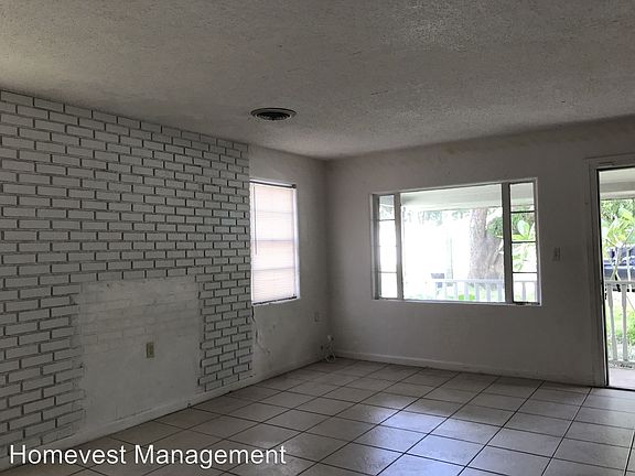 3rd image of 2300 Musselwhite Ave APT A