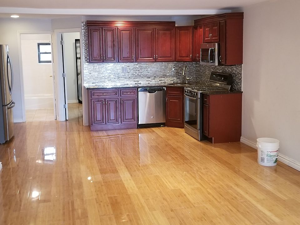1st image of 2058A Pacific St
