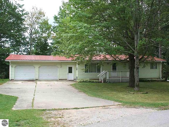 3rd image of 100 Woodland Dr
