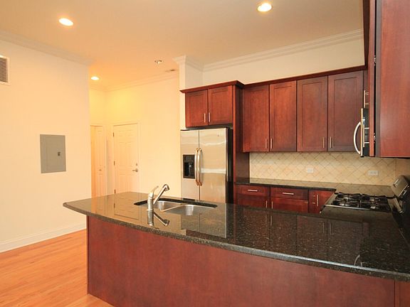 5th image of 4651 N Greenview Ave APT 208