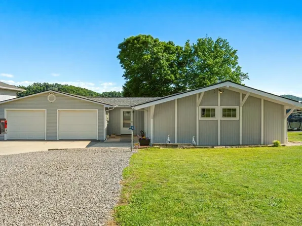 1648 Canal Ln, Dandridge, TN 37725