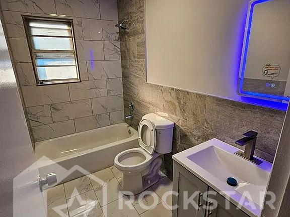 5th image of 52 W Stratford Pl #4