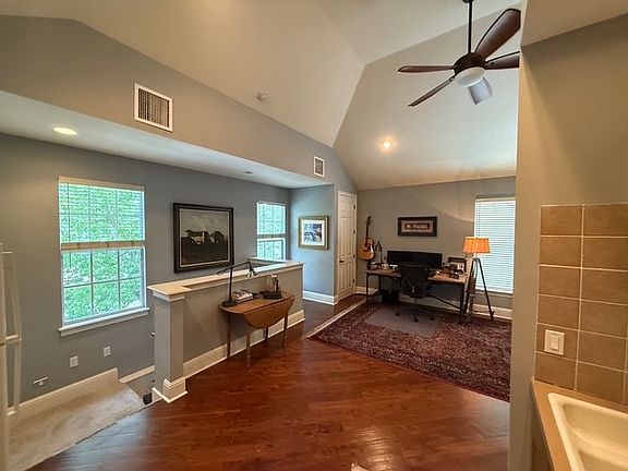 5th image of 1011 Indigo Dr #B