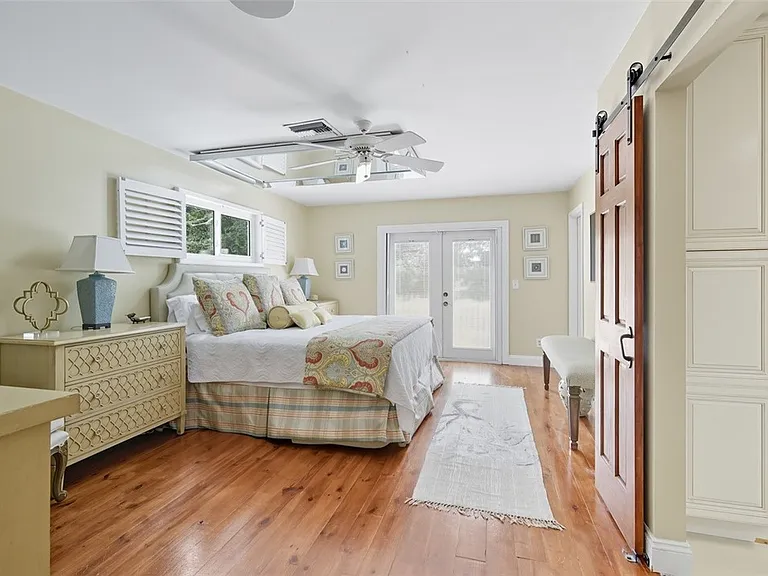 902 Tides Rd — Photo 13