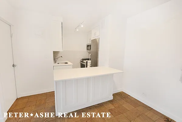 Rented by Peter Ashe | media 3