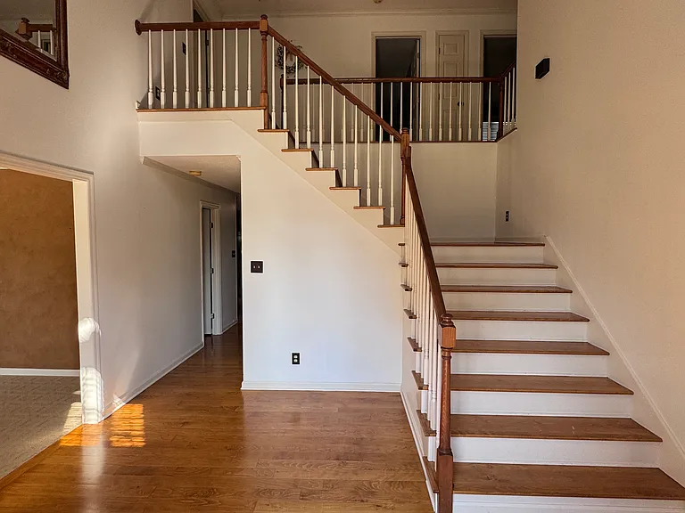 7712 Windwood Dr — Photo 2