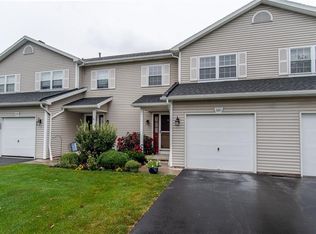 681 Strand Pond Cir, Webster, NY 14580