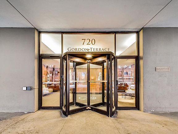 3rd image of 720 W Gordon Ter APT 5M