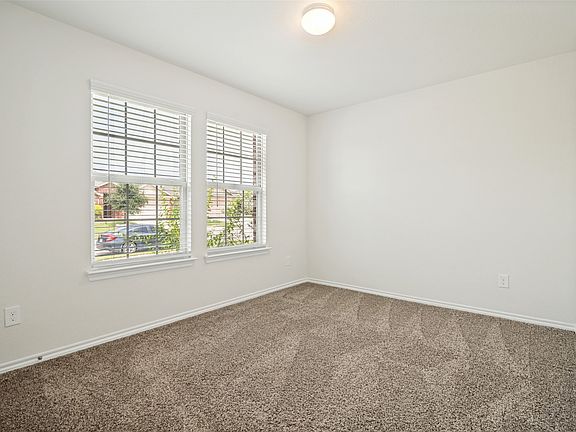 4th image of 908 Horton St