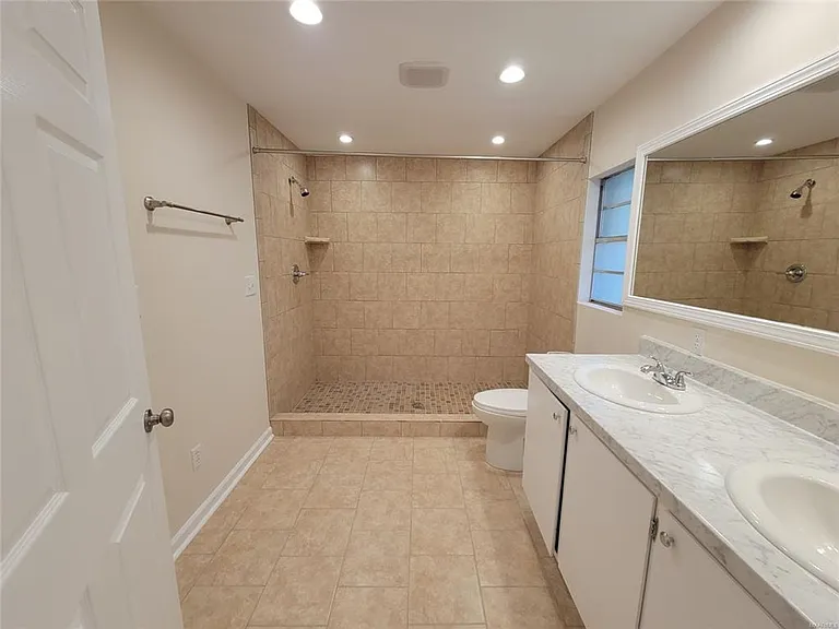 950 Karen Rd — Photo 16