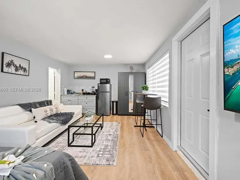 213 Columbus Pkwy #2 — Photo 3