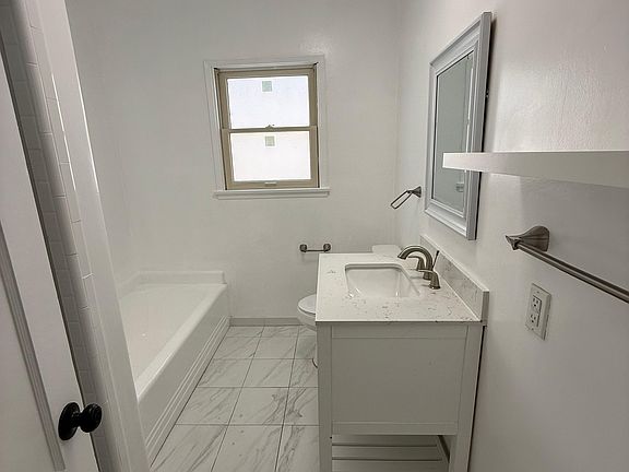 3rd image of 450 N Gardner St #1/2