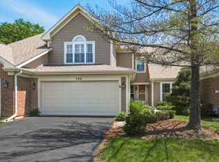 702 Clover Hill Ct, Elk Grove Village, IL 60007