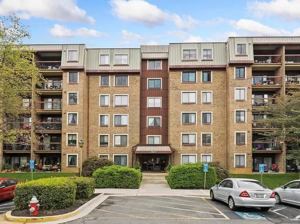 2817 Jermantown Rd APT 201, Oakton, VA 22124