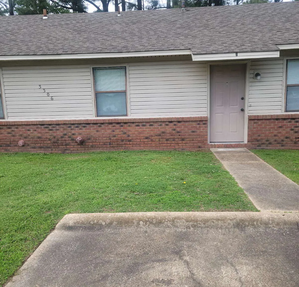 2 bed, 1.0 bath, 820 sqft, $700 — Photo 2