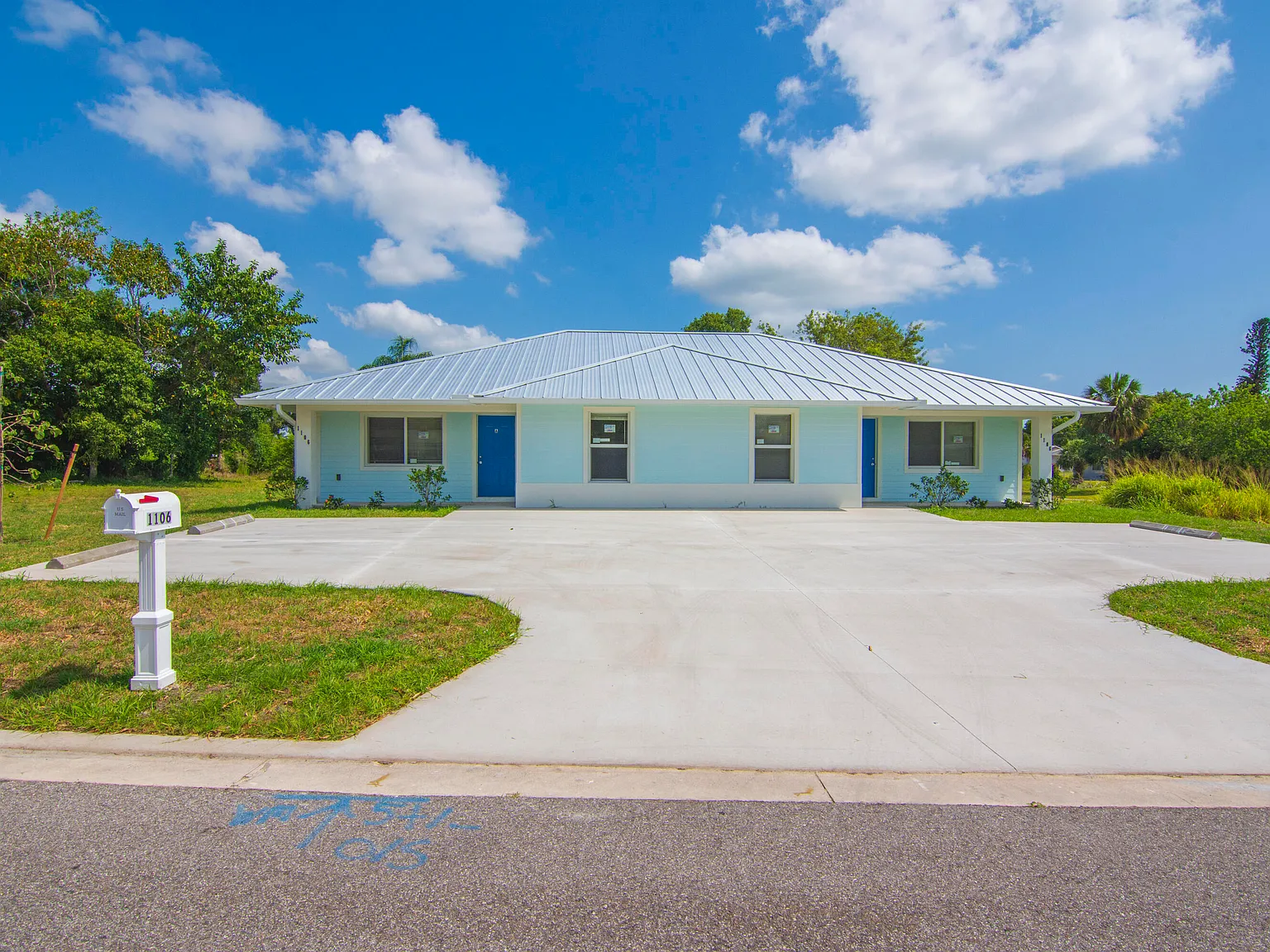 3 bed, 2.0 bath, 1064 sqft, $2,200 — Photo 4