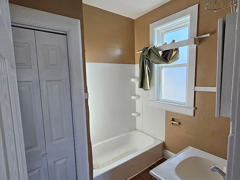 1308 S Western Ave — Photo 14