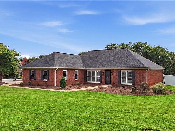 2nd image of 233 Summerfield Rd