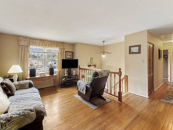 5th image of 8251 Rupert Rd S