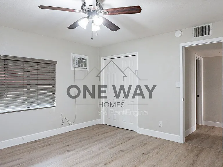 745 E Pierce St — Photo 28