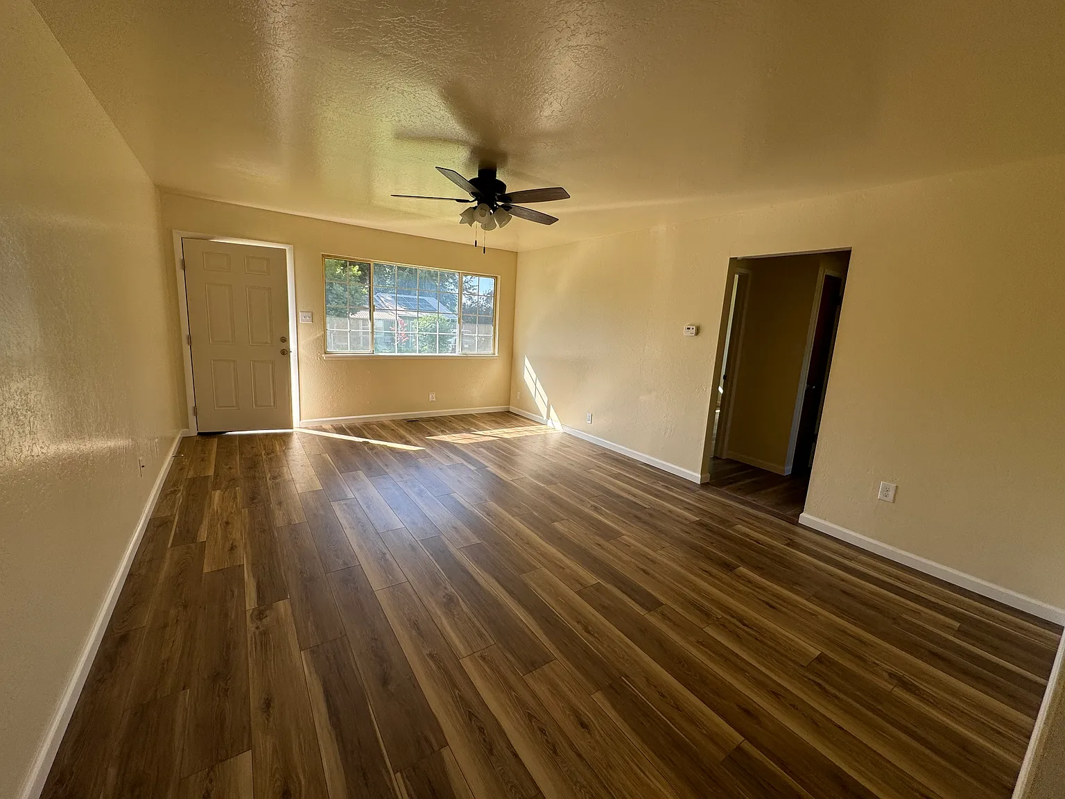 2 bed, 1000 sqft, $1,100 — Photo 2
