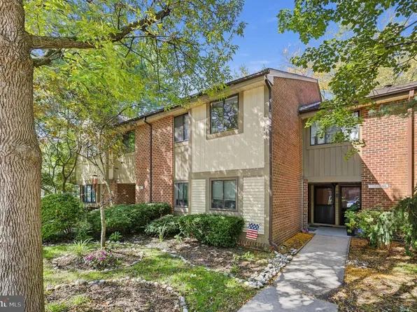706 Cypress Point Cir #B, Mount Laurel, NJ 08054