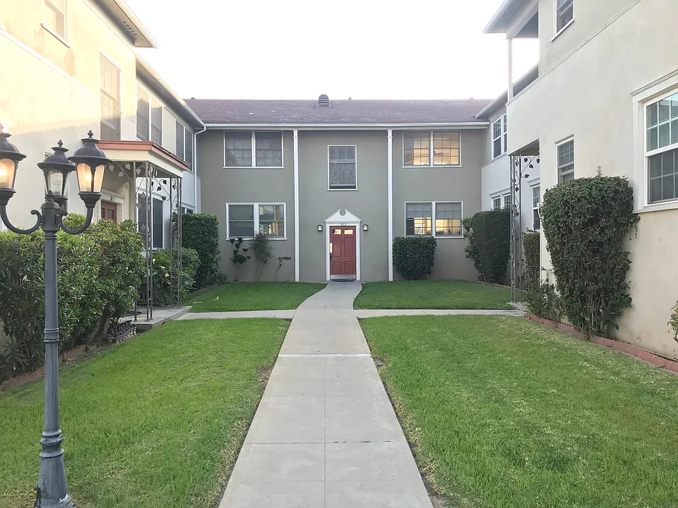Each building only has 4 units, so buildings have tons of privacy. 12 units total on Third St.