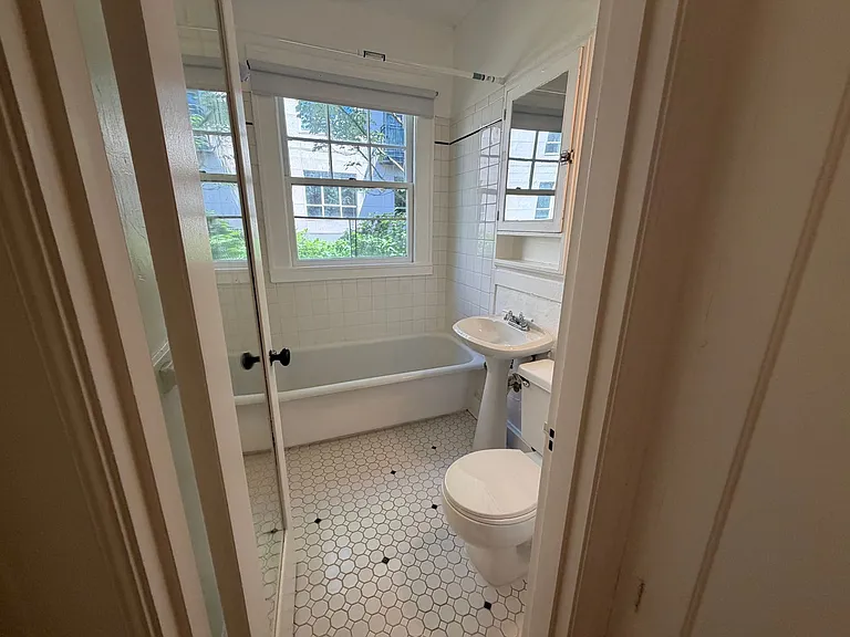 Greenway Apartments — Photo 14
