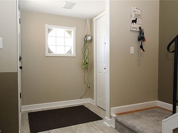 2nd image of 1880 Valewood Dr