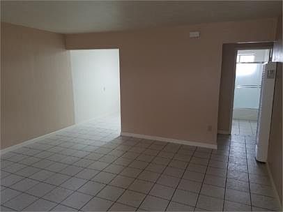 4th image of 225 W Eaton Ave APT 10