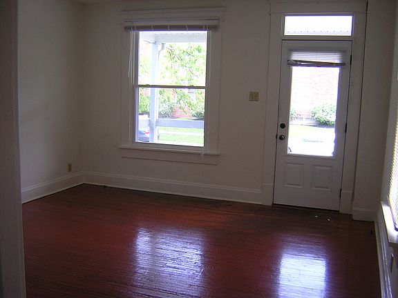 3rd image of 1329 Broadview Ave