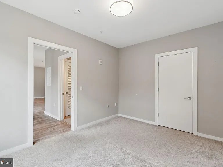 911 2nd St NE #207 — Photo 14