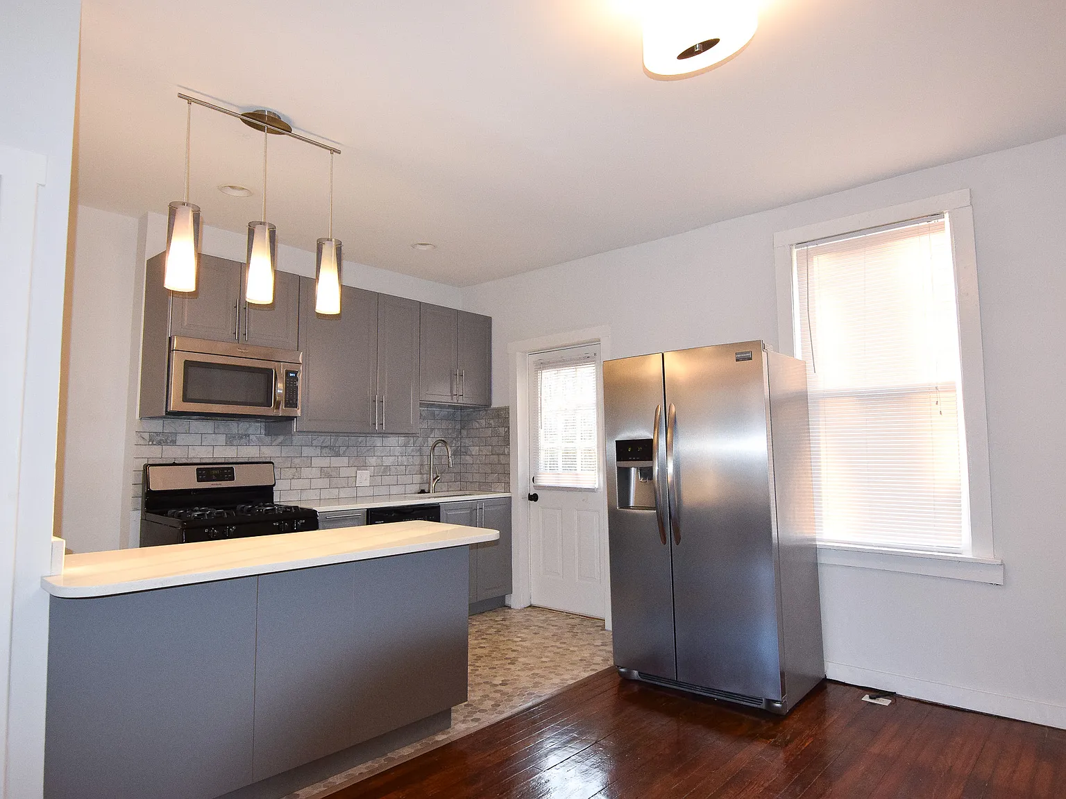 2 bed, 1032 sqft, $1,350 — Photo 4
