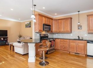 27 Robbins St APT 2, Waltham, MA 02453